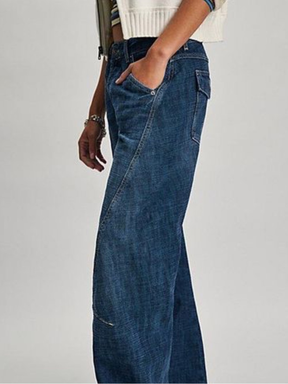Blue Highland Low-Rise Twisted Bowed Jeans
Color: Indigo
We The Free
NWT - Picture 8 of 14